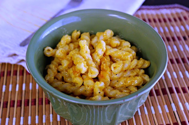 Mac and cheese that was cooked in a Crock Pot sits in a blue bowl