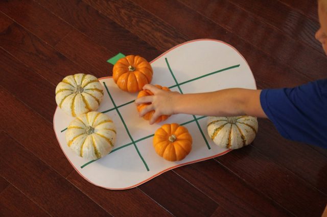 Pumpkin tic tac toe is a fun Thanksgiving game