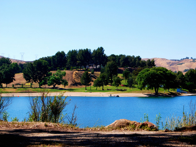 Castaic-Lake-Hills