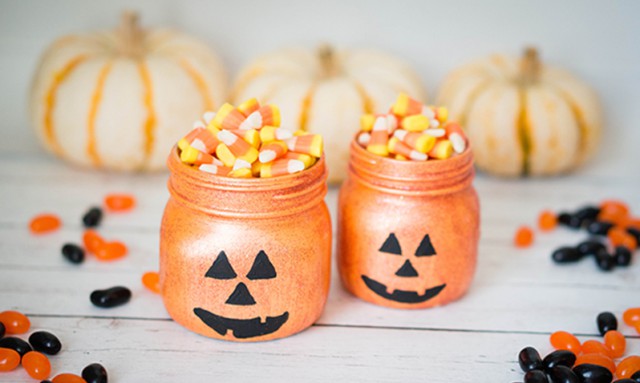 Glittery-Halloween-Pumpkin-Jars (2)