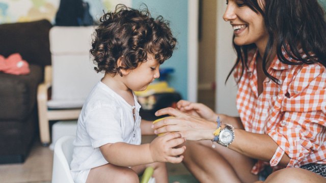 mom potty training child