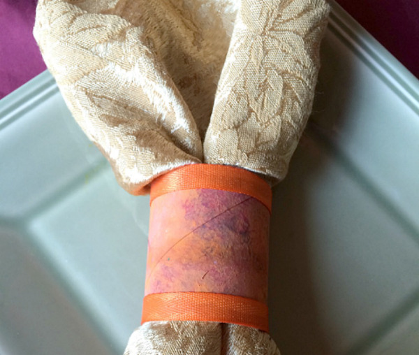 paper napkins are a fun Thanksgiving craft