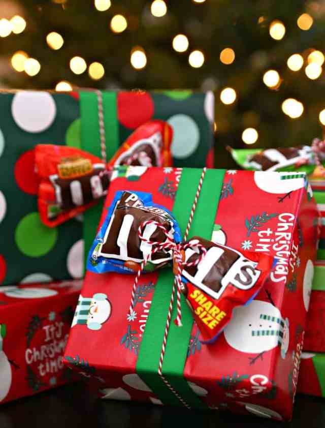 how to wrap a gift box with candy bows