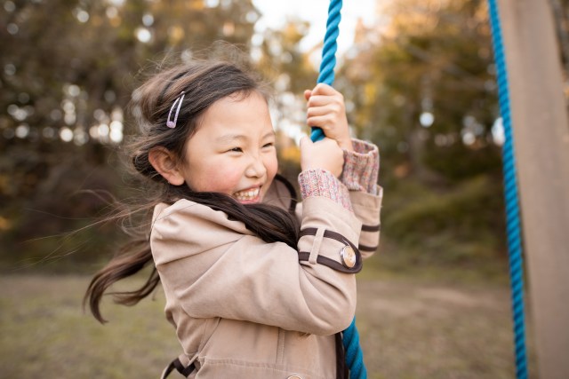 a girl swings on a rope swing at a park, free thigns to do in seattle with kids