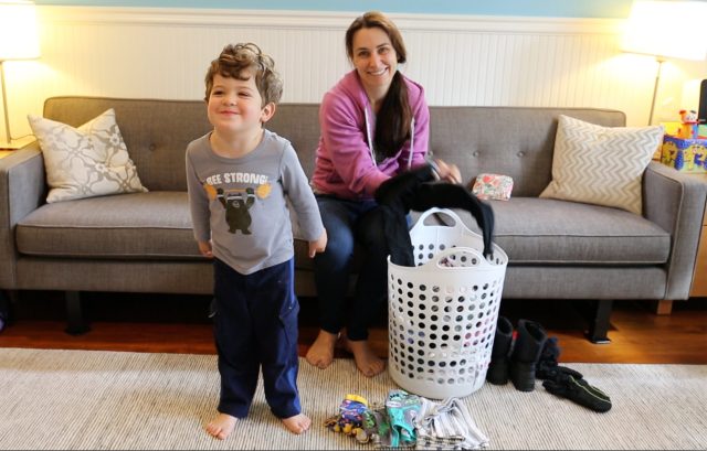 mom-child-laundry-cc-sproutable