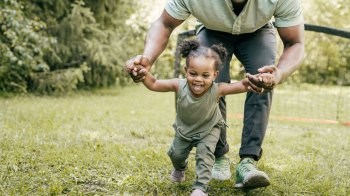 picture of a dad doing outdoor activities for toddlers