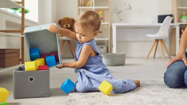 making a busy box for toddlers is easy.