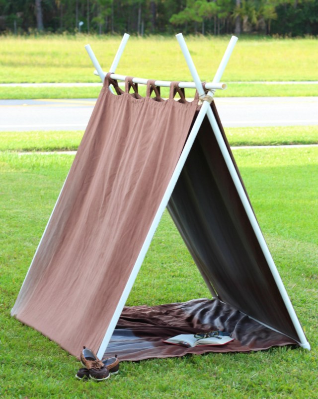 no-sew outdoor fort for kids