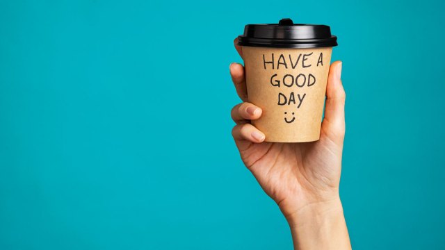 hand holding coffee cupp