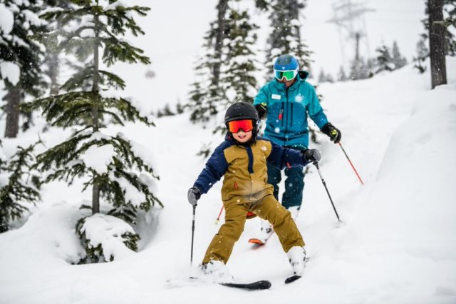 kids ski lessons, ski resorts near Seattle