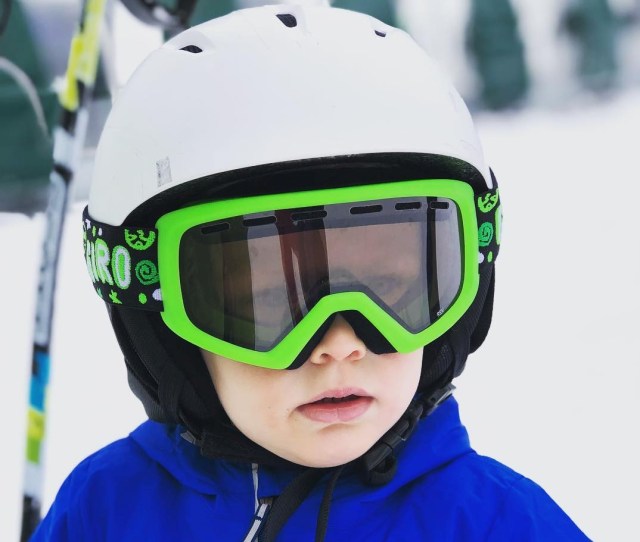 kids ski lessons, ski resorts near Seattle