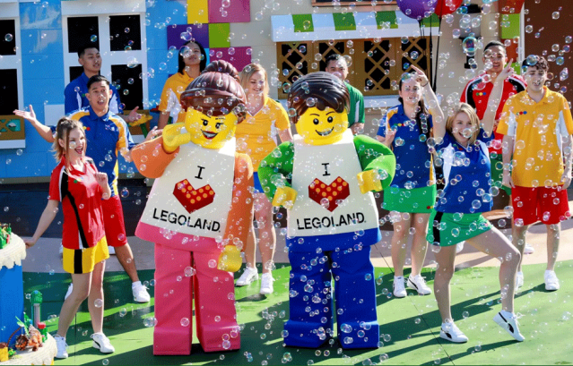 kids and minifigures dancing at LEGOLAND Florida