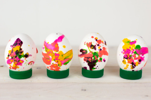 melted crayons on eggs, a creative Easter egg decorating idea