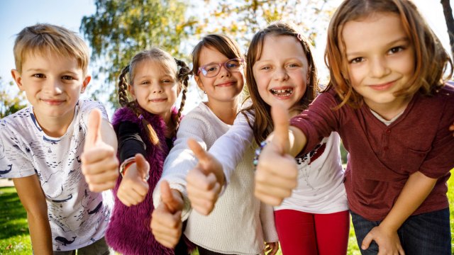 kids giving a thumbs up