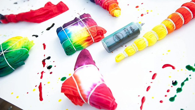 usee a Tie dye kit to do a science project with kids