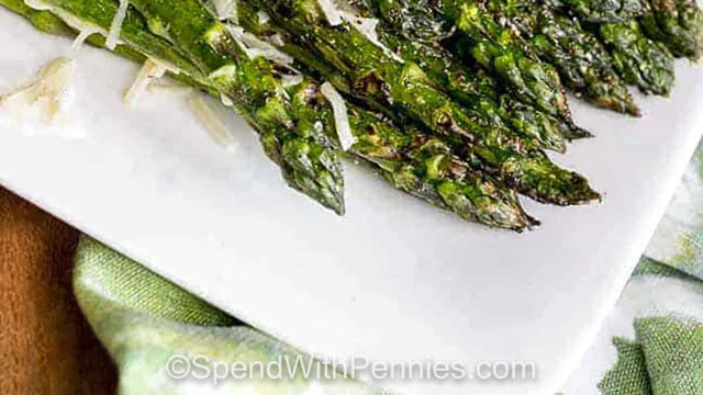 a picture of grilled asparagus