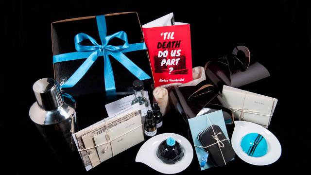 order in a seattle date night idea with a puzzle box