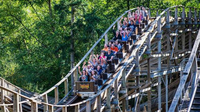 wild wave theme and water park roller coaster