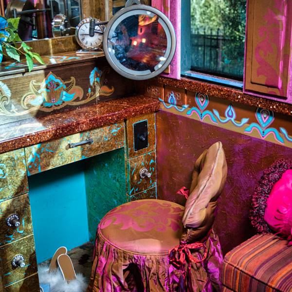 dolly parton tour bus