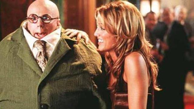 Dana Carvey and Jennifer Esposito in Master of Disguise