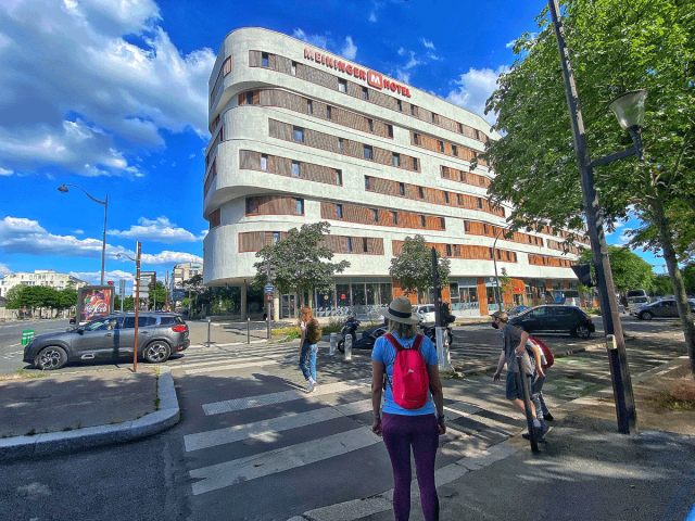 Family walking in front of Meininger Hotel Paris