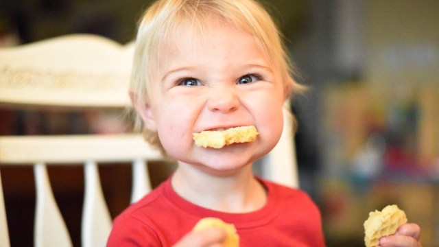 kid eating breakfast