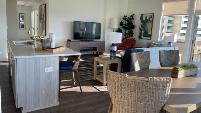 a living area in one lakeside in coeur dalene