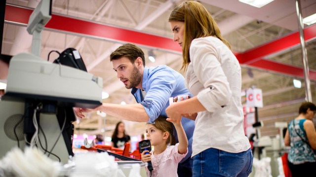 girl using self-checkout