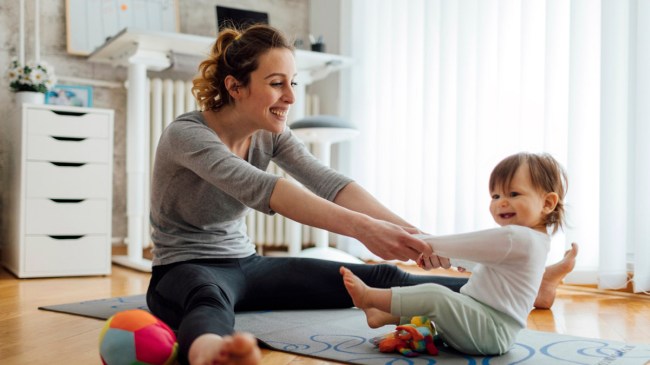 a mom working out with her baby doing one of the free online workouts