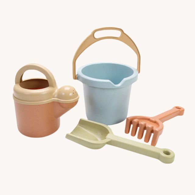 4 piece plastic toddler gardening set