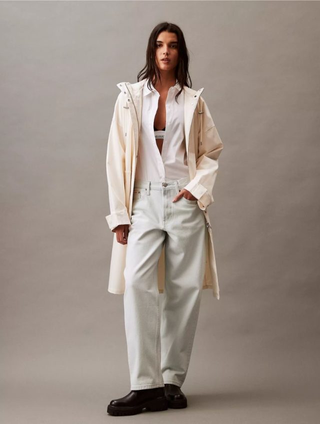 woman wearing trench coat and baggy 90s jeans