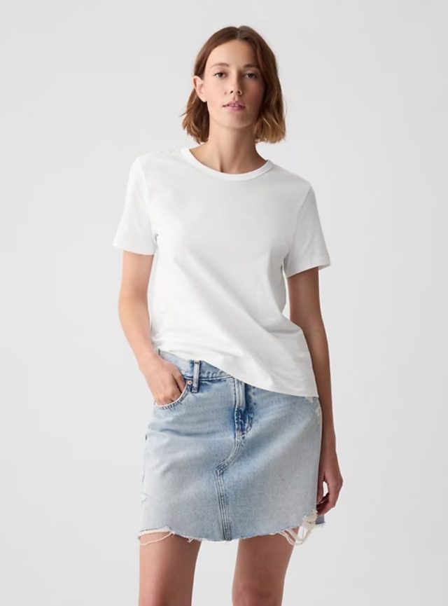 woman wearing white t-shirt