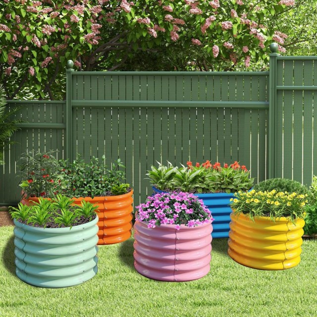 the set of raised planters
