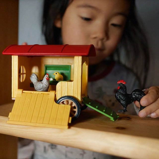 A toy set by Schleich with trailer and chicken coop, a great non-candy easter basket idea for preschoolers