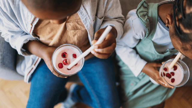 kids drinking smoothies, which are good breakfast ideas for toddlers