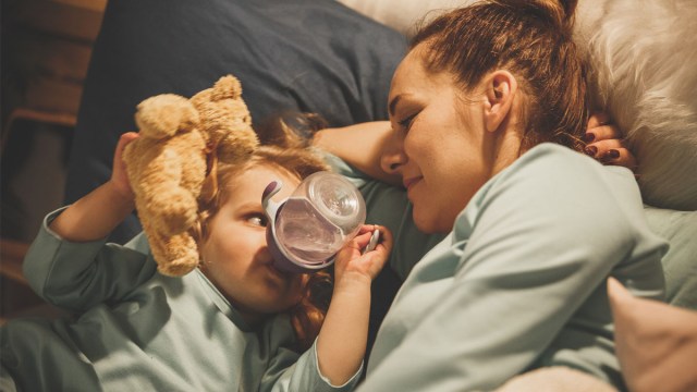 a mother putting her toddler to bed using toddler bedtime routine tips