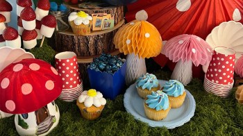 Mushroom decorations, crafts, and Smurf-themed treats from a smurf party for kids