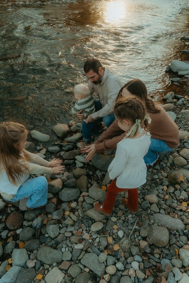 a family outside playing, one of the best faceless photo ideas