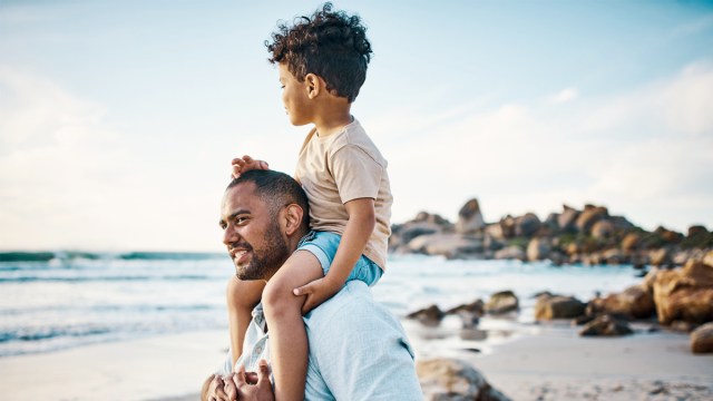 a dad kids remember holding his kid on his shoulders